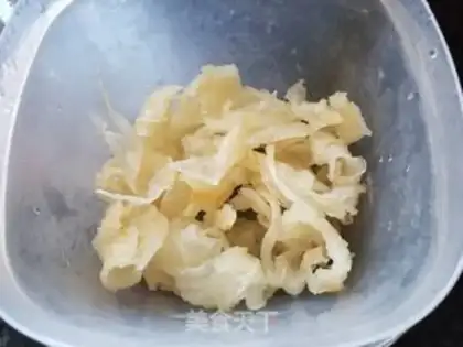 Make Monkey head mushroom seafood soup step 4