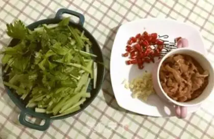Make Celery beef step 1