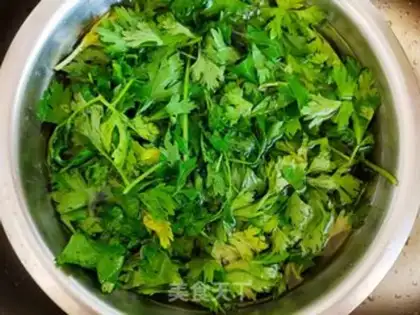 Make Celery leaves and eggs step 0