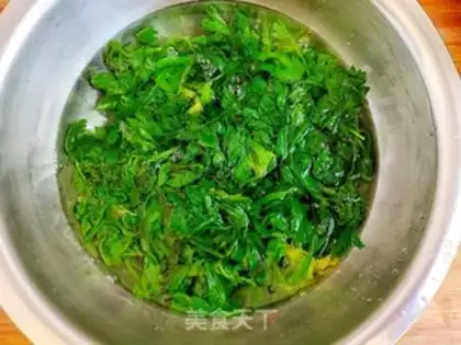 Make Celery leaves and eggs step 1