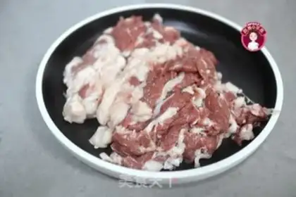 Make Onion pops lamb step 1
