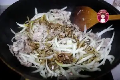 Make Onion pops lamb step 6