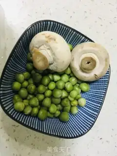 Make Pineapple seafood step 0