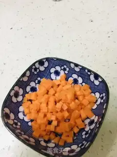 Make Pineapple seafood step 1