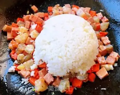 Make Pineapple shrimp fried rice step 5