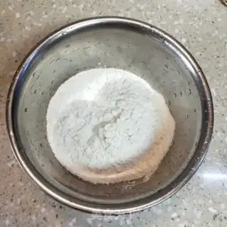 Make Egg pancakes step 1