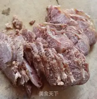 Make Spicy beef fan soup step 1