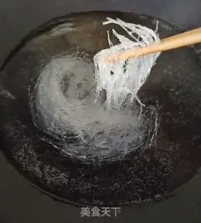 Make Spicy beef fan soup step 3