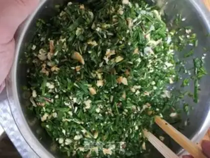 Make An egg box of celery step 2
