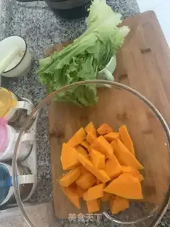 Make Bee buns step 0
