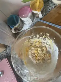 Make Bee buns step 6