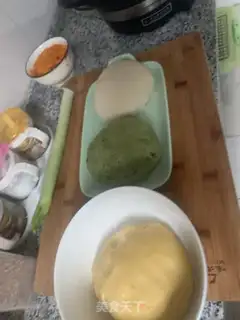 Make Bee buns step 7