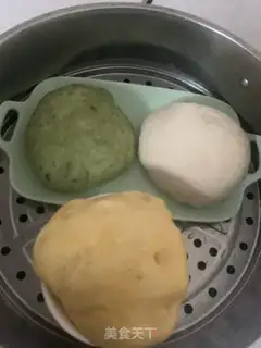 Make Bee buns step 8
