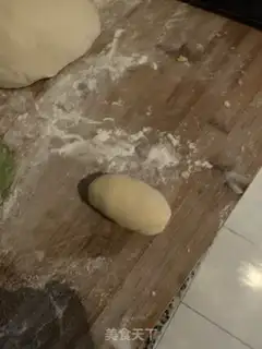 Make Bee buns step 9