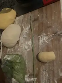 Make Bee buns step 10