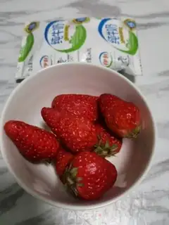 Make Strawberry shakes step 0