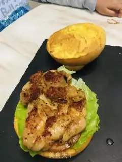 Make Piggy black pepper chicken burger step 2