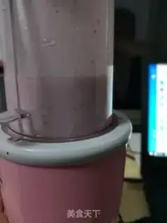 Make Strawberry shakes step 3