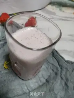 Make Strawberry shakes step 4