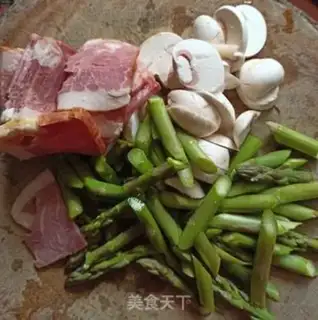 Make Bacon mushroom pasta step 1