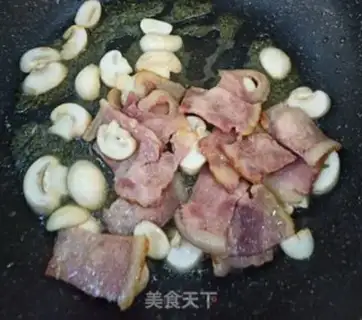 Make Bacon mushroom pasta step 2