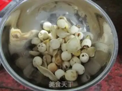 Make Apple Lotus Silver Ears step 1