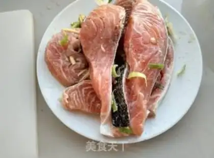 Make Fried salmon step 1