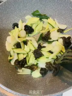 Make The cucumber tape step 6