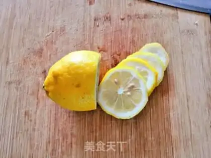 Make Honey mint lemon tea step 1