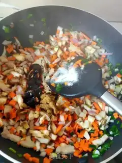 Make Pineapple rice step 4