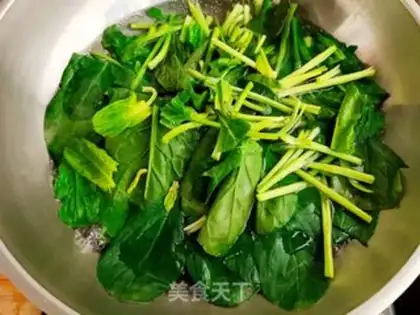 Make Spinach egg soup step 1