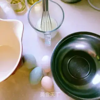 Make Cheese-flowing macaroni cake step 0
