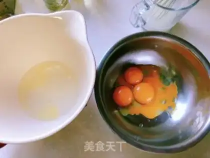 Make Cheese-flowing macaroni cake step 2