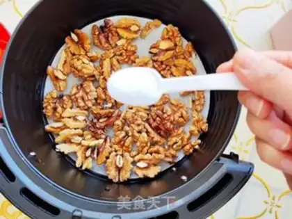 Make Salt walnuts step 3