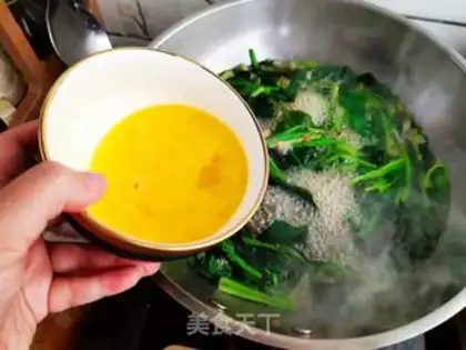 Make Spinach egg soup step 7