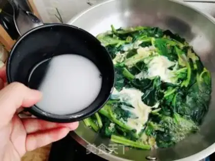 Make Spinach egg soup step 8