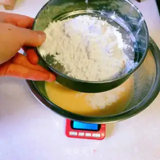 Make Cheese-flowing macaroni cake step 5