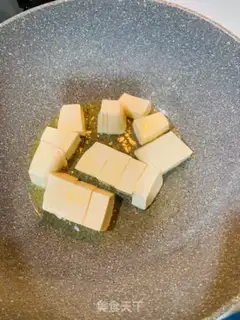 Make The clams, the sea belt, the tofu soup step 0