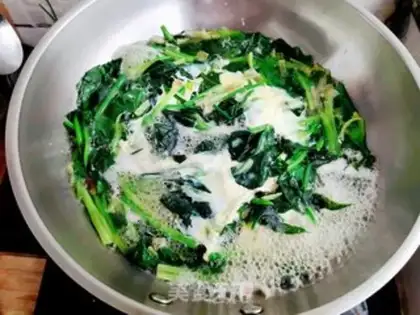 Make Spinach egg soup step 9