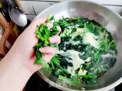 Make Spinach egg soup step 10