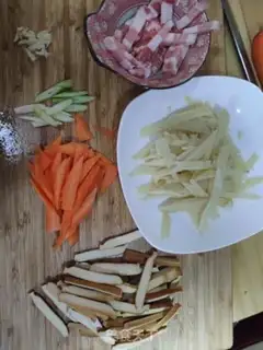 Make ♪ Winter bean dry fried meat ♪ step 3