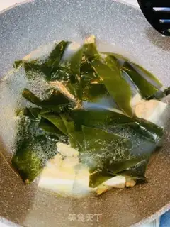 Make The clams, the sea belt, the tofu soup step 3