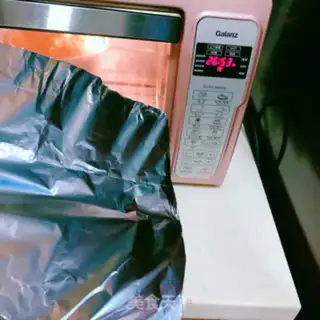 Make Cheese-flowing macaroni cake step 16