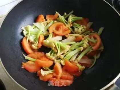 Make Tomato pastry step 4