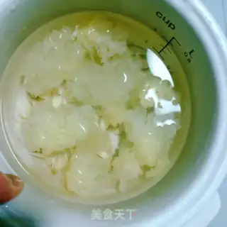 Make Silver ear lily soup step 1