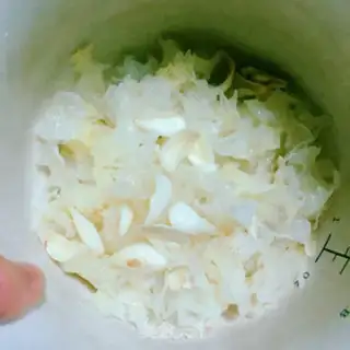 Make Silver ear lily soup step 2