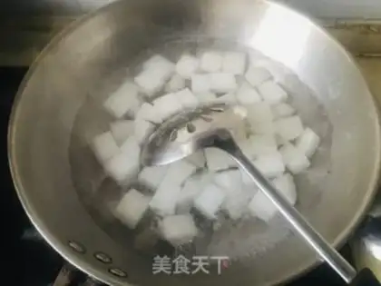 Make Chicken with radish step 1