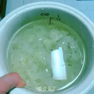 Make Silver ear lily soup step 3