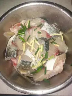 Make Sour fish soup step 1