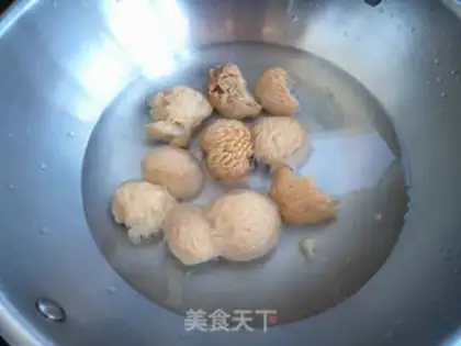 Make Monkey mushroom chicken soup step 1